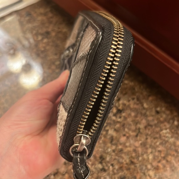 Full size Coach zip around wallet - Picture 3 of 5